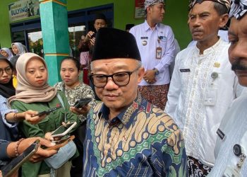 Mendikdasmen Abdul Mu’ti Tinjau Sekolah Terdampak Banjir di Kudus