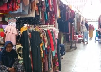 Jelang Lebaran, Pedagang Pakaian di Pasar Randublatung Blora Mengeluh Sepi Pembeli