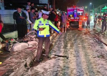 Sepeda Motor Terbakar Usai Hantam Minibus di Salatiga, Pengendara Alami Luka Bakar