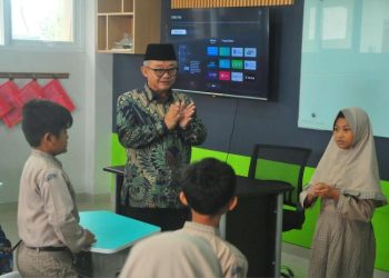 Kunjungi Kudus, Abdul Mu’ti Sebut Kemendikdasmen Bakal Bagikan Smart TV ke SD