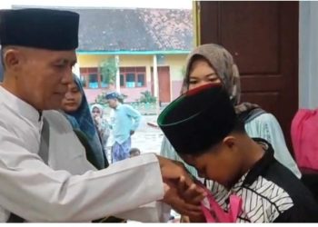 Puncak Pesantren Ramadhan, SDN 1 Karangharjo Rembang Beri Santunan Yatim Piatu