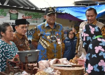 Tinjau Pasar Hingga SPBE, Bupati Pastikan Warga Grobogan Lebaran dengan Tenang