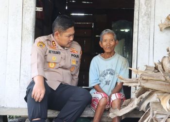 Lansia Disabilitas dapat Bantuan Polres Grobogan Usai Kehilangan Uang di dalam Rumah