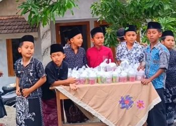 Bentuk Karakter Sosial, Para Siswa SDN 1 Woro Rembang Berbagi Takjil Tiap Jumat