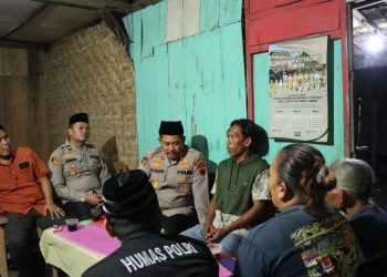 Oknum Polisi Grobogan Diduga Interogasi Warga Pencari Bekicot Akan Dikenai Sanksi 2 Oknum Polisi Grobogan Diduga Interogasi Warga Pencari Bekicot Akan Dikenai Sanksi