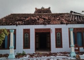 Puting Beliung Rusak Puluhan Rumah di Tambakromo Pati 7 Puting Beliung Rusak Puluhan Rumah di Tambakromo Pati