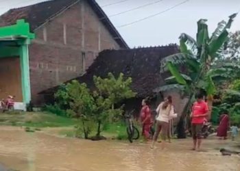 Tanggul Sungai Gono Pati Jebol Usai Diguyur Hujan, Rumah Warga Terdampak