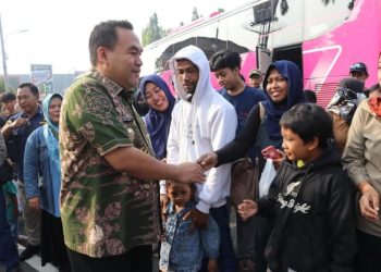 Sediakan Dua Bus, Bupati Blora Lepas 100 Perantau dalam Balik Mudik Gratis