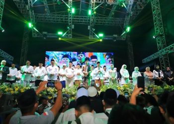 Ribuan Warga Kudus Ngaji Bareng Gus Iqdam di Hari Kedua Halalbihalal Akbar