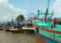 Nelayan Sarang Rembang Tolak Program VMS Milik Kementerian Kelautan 15 Nelayan Sarang Rembang Tolak Program VMS Milik Kementerian Kelautan