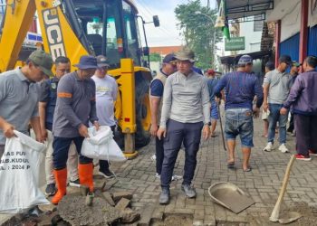 Langganan Banjir, Gorong-gorong 25 Meter di Perempatan Jember Dibersihkan Bupati Kudus