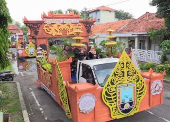 Kenang Perjuangan RA Kartini, Pemkab Rembang Gelar Kirab Pataka