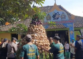 10 Gunungan Diarak Sejauh Satu Kilometer di Kirab Bulusan Kudus