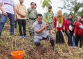 Wagub Jateng Ikut Tanam Seribu Bibit Pohon Buah di Wisata Waduk Logung Kudus 19 Wagub Jateng Ikut Tanam Seribu Bibit Pohon Buah di Wisata Waduk Logung Kudus