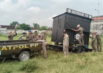 8 Kontainer Milik PKL di Blora Ditertibkan Karena Berdagang di Zona Merah