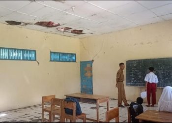 Bangunan Sekolah Rusak, Siswa SDN 2 Sumengko Blora Belajar dengan Was-was