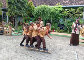 Permainan Tradisional Bakiak Dilombakan di Pesta Siaga Wirosari Grobogan