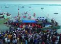 Warga Jepara Larung Kepala Kerbau ke Tengah Laut, Bupati Harap Bawa Berkah 16 Warga Jepara Larung Kepala Kerbau ke Tengah Laut, Bupati Harap Bawa Berkah