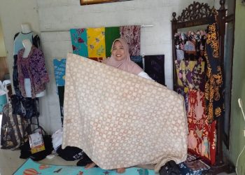 Lumpur Sawah Jadi Pewarna Batik di Kendal, Harganya Mulai Rp 900 Ribu