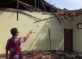 Atap Kelas Roboh, Siswa SDN 2 Sumur Kendal Belajar di Rumah Warga 17 Atap Kelas Roboh, Siswa SDN 2 Sumur Kendal Belajar di Rumah Warga