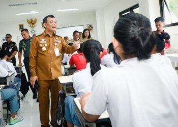 Gubernur Jateng Gratiskan Ratusan SMA/SMK untuk Siswa Miskin, Ini Daftarnya