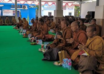 Warga Weleri Kendal Sambut Puluhan Biksu yang Jalan Kaki dari Thailand