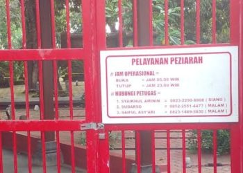 Jam Kunjung Dibatasi, Peziarah Kompleks Masjid Mantingan Jepara Mengeluh