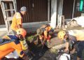 Penyebab Banjir, Saluran Air Penuh Lumpur di Pasar Kalirejo Kudus Dibersihkan 15 Penyebab Banjir, Saluran Air Penuh Lumpur di Pasar Kalirejo Kudus Dibersihkan