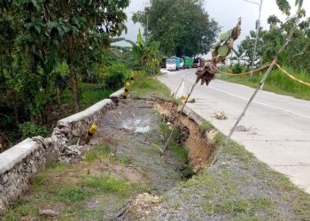 Bahayakan Pengendara, Talut Jalan Randublatung Blora Longsor di Sejumlah Titik 2 Bahayakan Pengendara, Talut Jalan Randublatung Blora Longsor di Sejumlah Titik