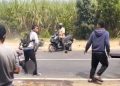 Tawuran Pelajar dari 2 SMK Pecah di Jalan Pati-Gembong, 1 Orang Terkapar 17 Tawuran Pelajar dari 2 SMK Pecah di Jalan Pati-Gembong, 1 Orang Terkapar