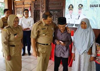 Pemkab Semarang Serahkan BLT Rp 600 Ribu ke 2.393 Warga