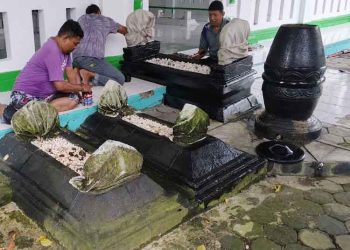 Nisan di Kompleks Makam Sunan Pojok Blora Dicat Ulang Jelang Haul