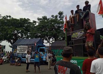 Tuntut ODOL Dikaji Ulang, Ratusan Sopir Truk Blokade JLS Pati