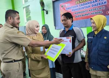 50 Pengrajin Tempe di Kendal dapat Bantuan 35 Kg Kedelai dari Pemkab
