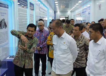 Resmikan Pabrik Panel Surya di Kendal, Menperin Agus: Terbesar di Indonesia