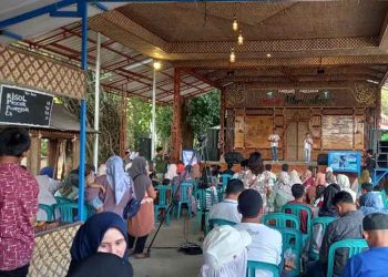 Panggung Bakat di Pasar Mbrumbung Rembang Sukses Tarik Minat Pengunjung