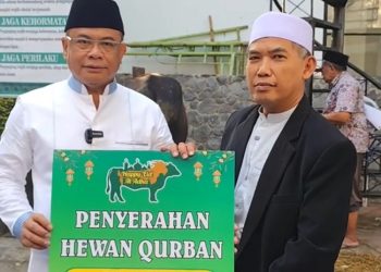 Ikut Berkurban di Idul Adha 2025, Bupati Pati Sudewo: Momentum Berbuat Baik 6 Ikut Berkurban di Idul Adha 2025, Bupati Pati Sudewo: Momentum Berbuat Baik