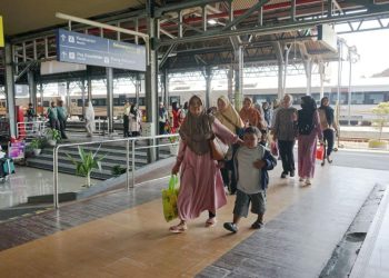 Terjadi Lonjakan Penumpang di Stasiun Cepu Blora Jelang Libur Panjang Idul Adha 7 Terjadi Lonjakan Penumpang di Stasiun Cepu Blora Jelang Libur Panjang Idul Adha