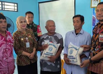 Pemkab Kendal Salurkan Bantuan Beras ke 239 Warga Terdampak Rob