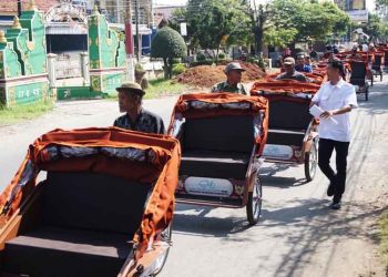 25 Warga Batang dapat Bantuan Becak Listrik dari Presiden Prabowo