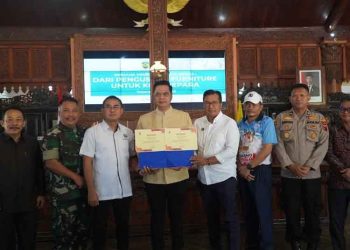 Bupati Jepara Kembali Terima Hibah Kursi untuk Percantik Kota