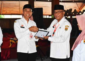 Pemkab Grobogan Serahkan SK Pensiun Digital ke 80 PNS