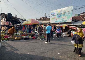 Jalan di Pasar Rembang Mulai Mulus, Perbaikan Ditarget Sehari Selesai