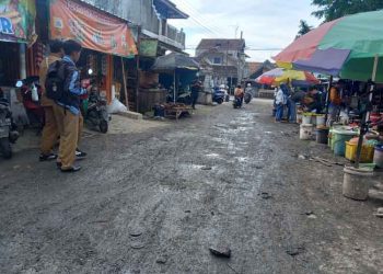 4 Tahun Rusak, Bupati Harno Segera Perbaiki Jalan di Sisi Barat Pasar Rembang