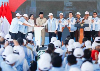 Gubernur Jateng Hadiri Peluncuran 80 Ribu Koperasi Merah Putih di Klaten 8 Gubernur Jateng Hadiri Peluncuran 80 Ribu Koperasi Merah Putih di Klaten