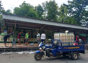 Jaga Ikon Kota, PKL Rembang Bersihkan Alun-alun Tiap Bulan 6 Jaga Ikon Kota, PKL Rembang Bersihkan Alun-alun Tiap Bulan