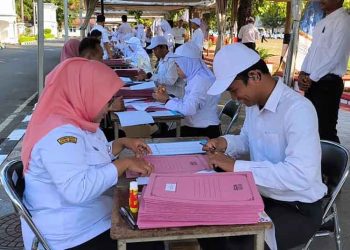 Pemkab Kendal Serahkan SK ke 1.117 PPPK, Kontrak Maksimal 5 Tahun 9 Pemkab Kendal Serahkan SK ke 1.117 PPPK, Kontrak Maksimal 5 Tahun