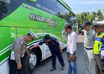 Pastikan Layak Jalan, Bus di Terminal Kembangjoyo Pati Diperiksa