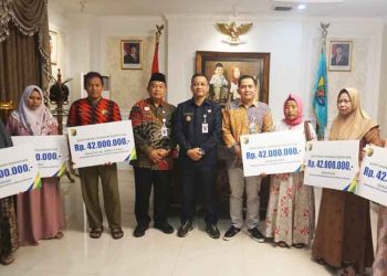 Pemkot Pekalongan Salurkan Santunan Rp 42 Juta ke 6 Ahli Waris Takmir-Lebe