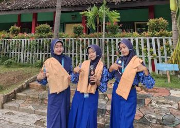 SMPN 1 Pancur Rembang Buat Pewarna Batik Alami dari Daun Ketapang, Lolos Uji Lab!